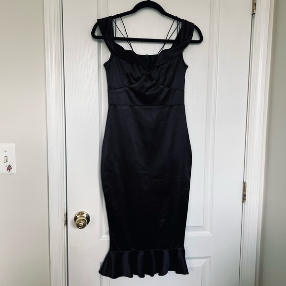 NWOT AX Paris satin one shoulder cut out maxi dress in black - Picture 5 of 13